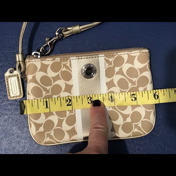 Coach beige/cream/gold sig C leather wristlet - Picture 7 of 15